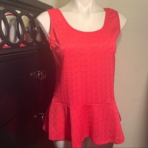✅ Women’s Pink shirt with no sleeves  size large